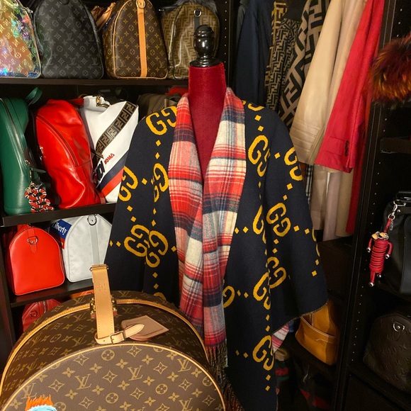 Gucci ponchos - Picture 2 of 12